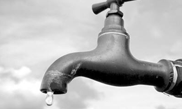تؤثر أزمة المياه بشكل كبير على صحة الناس 's
